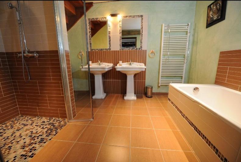 Le Domaine De Saint-Thomin Bed and Breakfast Nostang Kamer foto