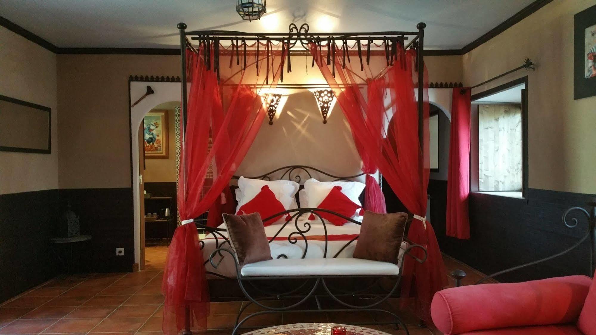 Le Domaine De Saint-Thomin Bed and Breakfast Nostang Buitenkant foto
